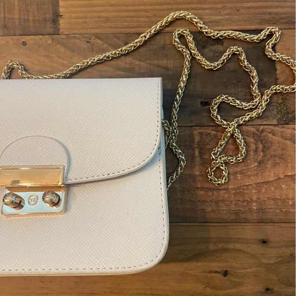 Ivory pebbled leather crossbody bag on long gold chain shoulder  strap - Picture 3 of 14